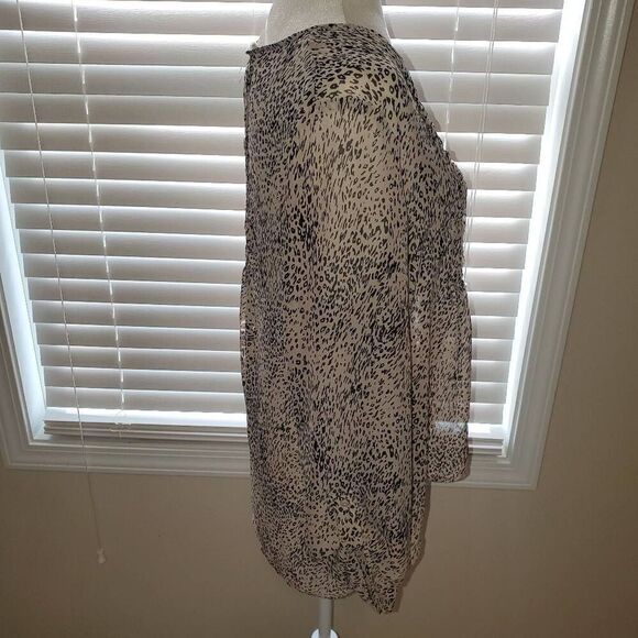 Pins and Needles. Animal Print light weight flowy Blouse -Size Large - Picture 4 of 7